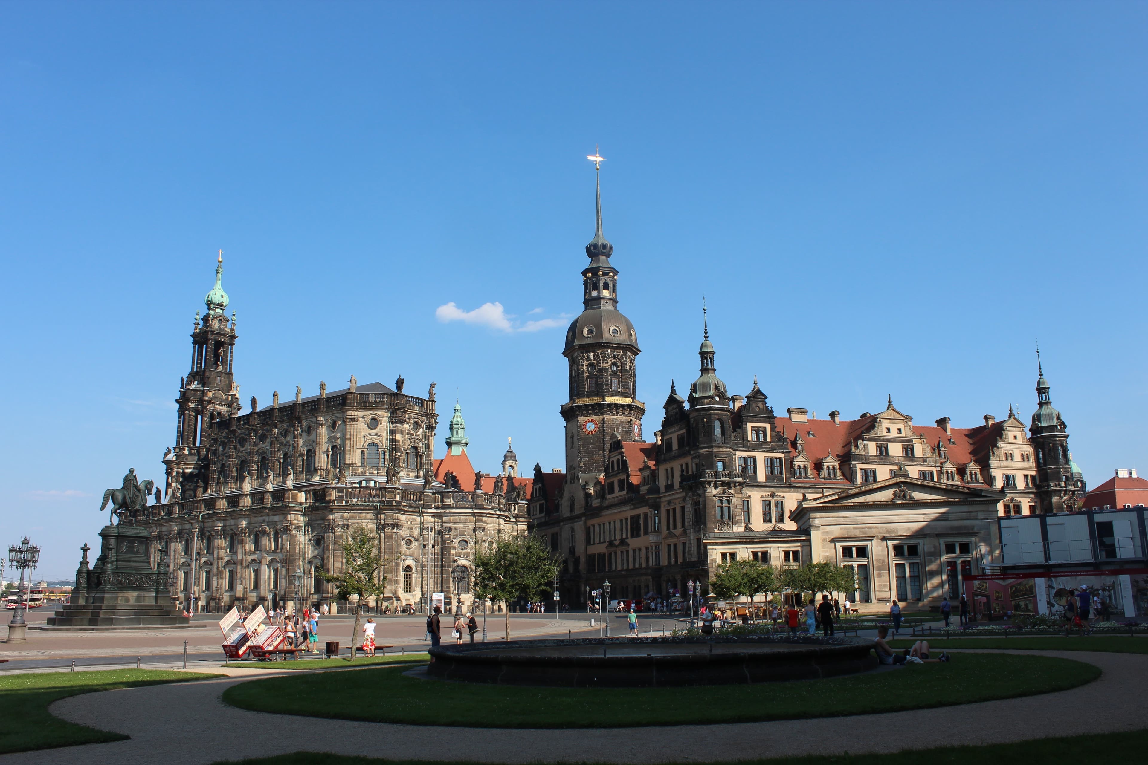 Umzugsunternehmen Dresden: Katholische Hofkirche und Residenzschloss