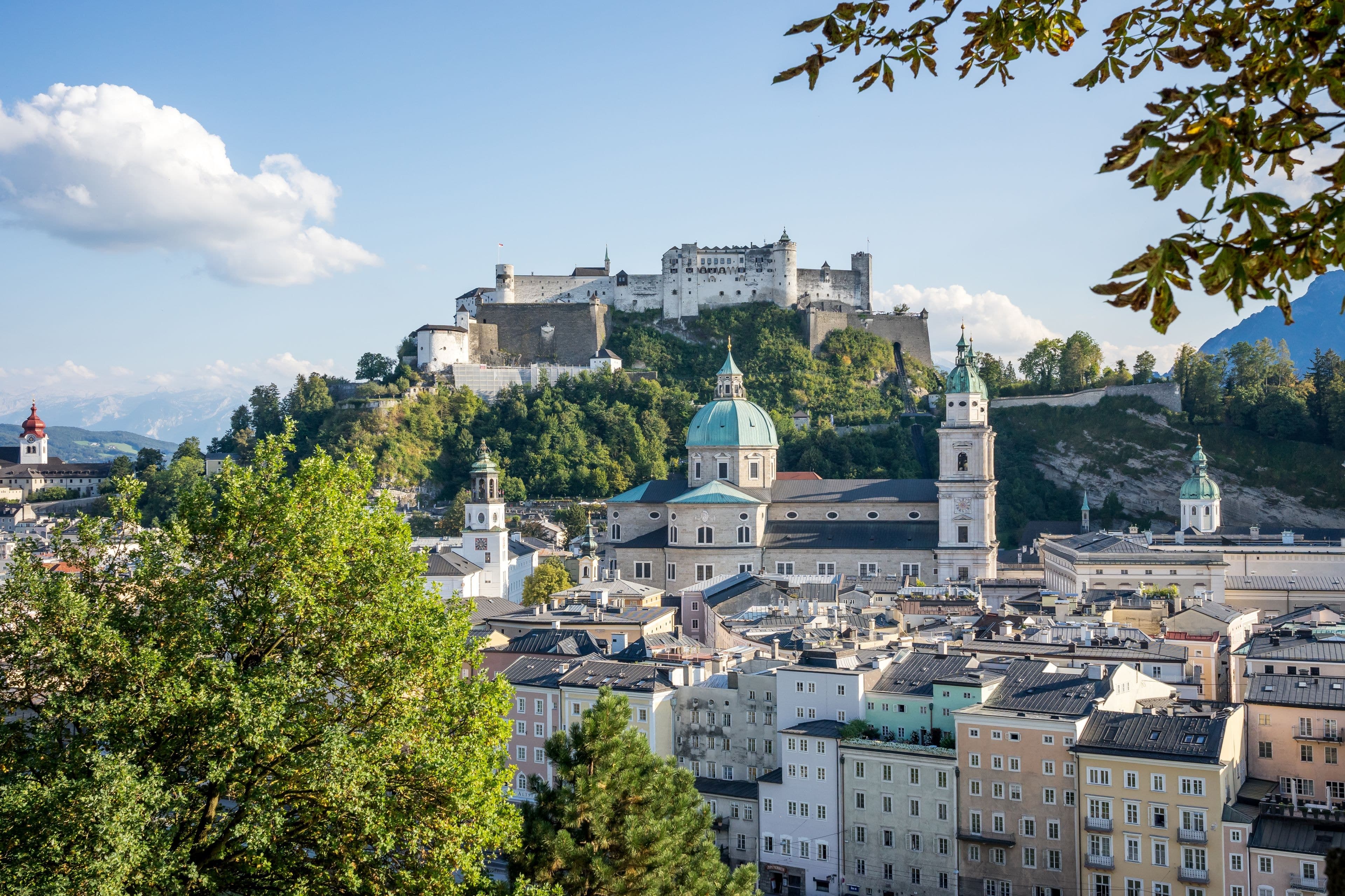 Umzugsunternehmen SALZBURGER LAND: Altstadt-Panorama mit Festung Hohensalzburg