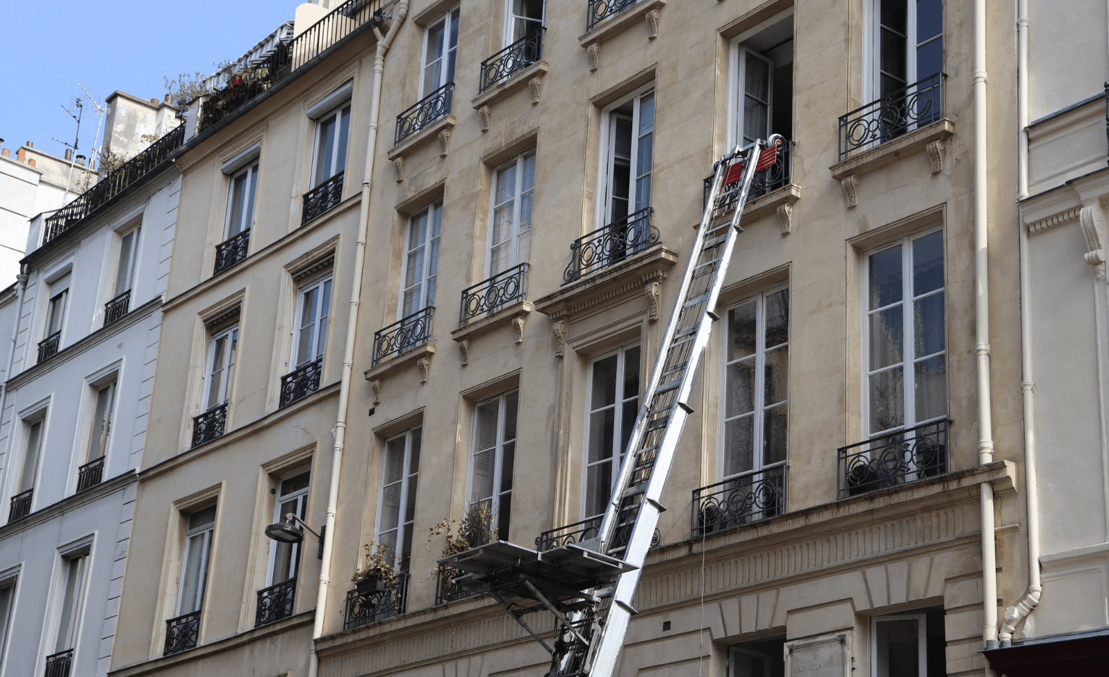 External lift for urban move – accessible solution for narrow staircases and upper floors in metropolitan areas