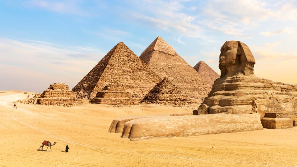 Lufbild der Pyramiden von Gizeh und der Sphinx in Ägypten