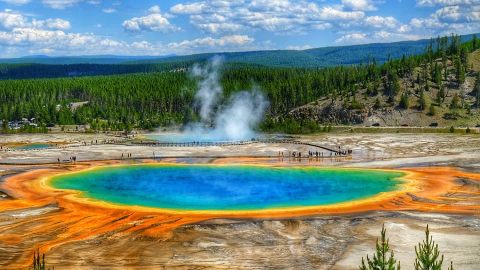 Yellowstone National Park as one of the distinctive highlights of the United States.