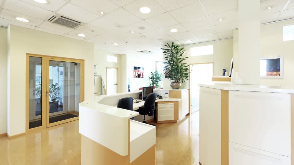 Empfang in einer Privatklinik im Oman