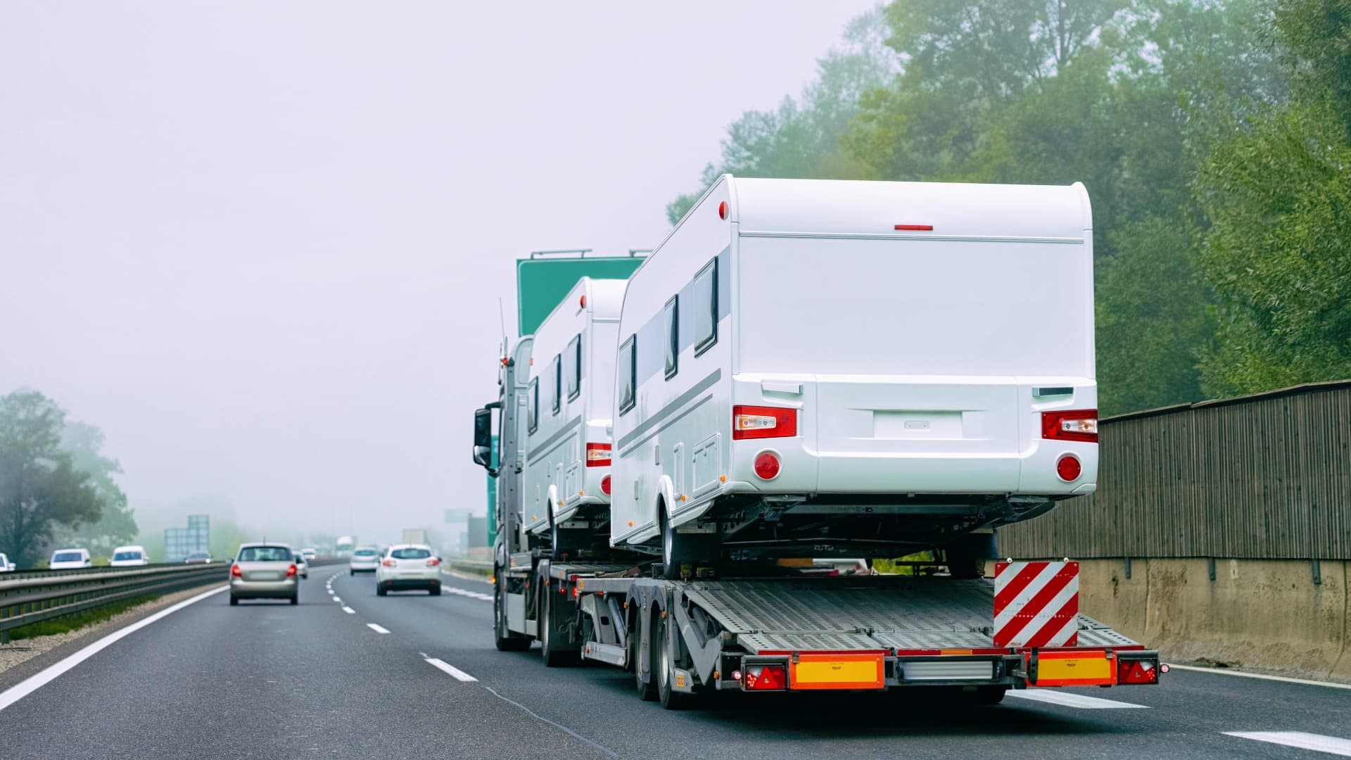 truck carries motorhomes on a low loader – safe transport of large vehicles