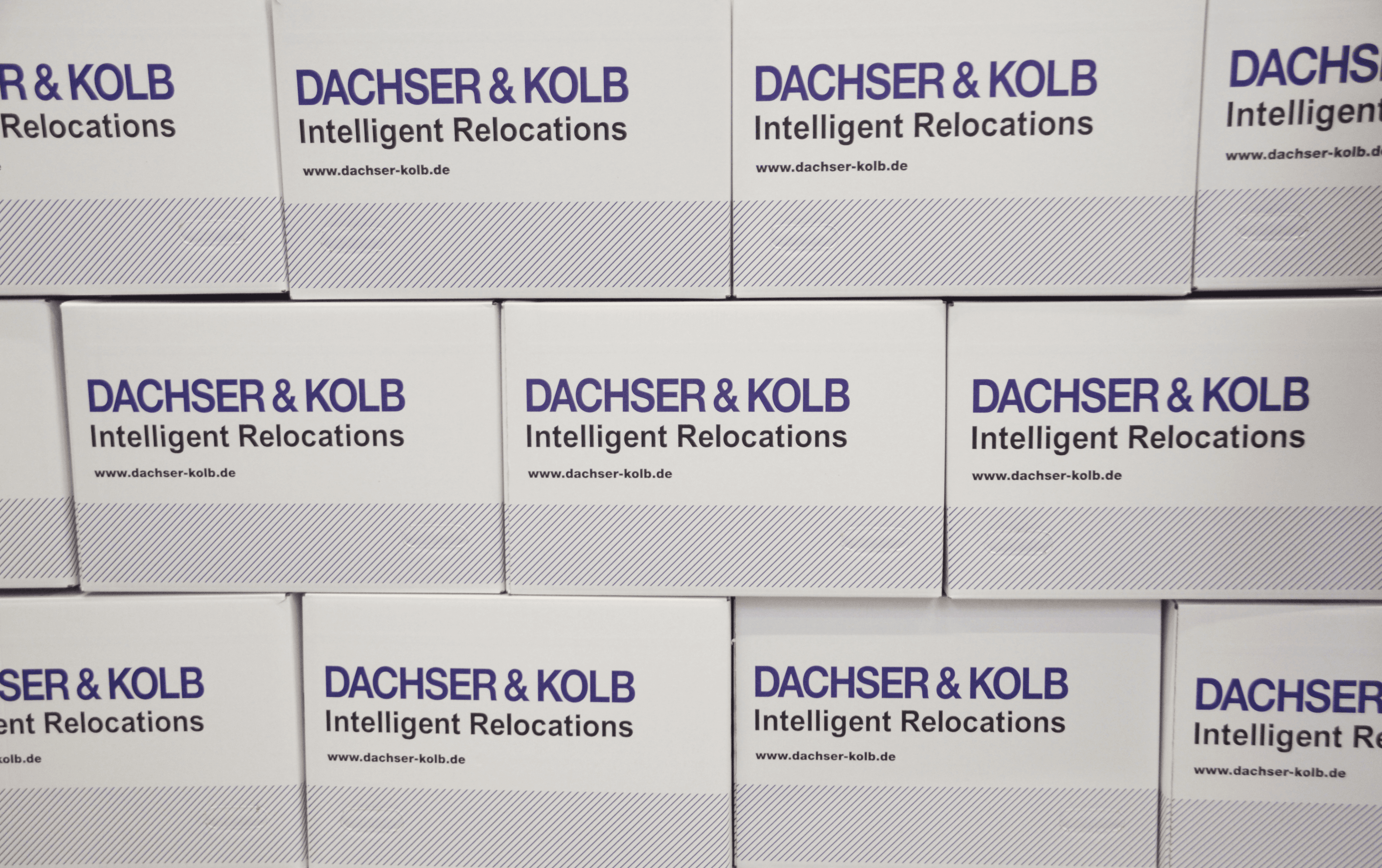 Moving boxes by DACHSER & KOLB with slogan "Intelligent Relocations" – helpful moving tips from a relocation company.
