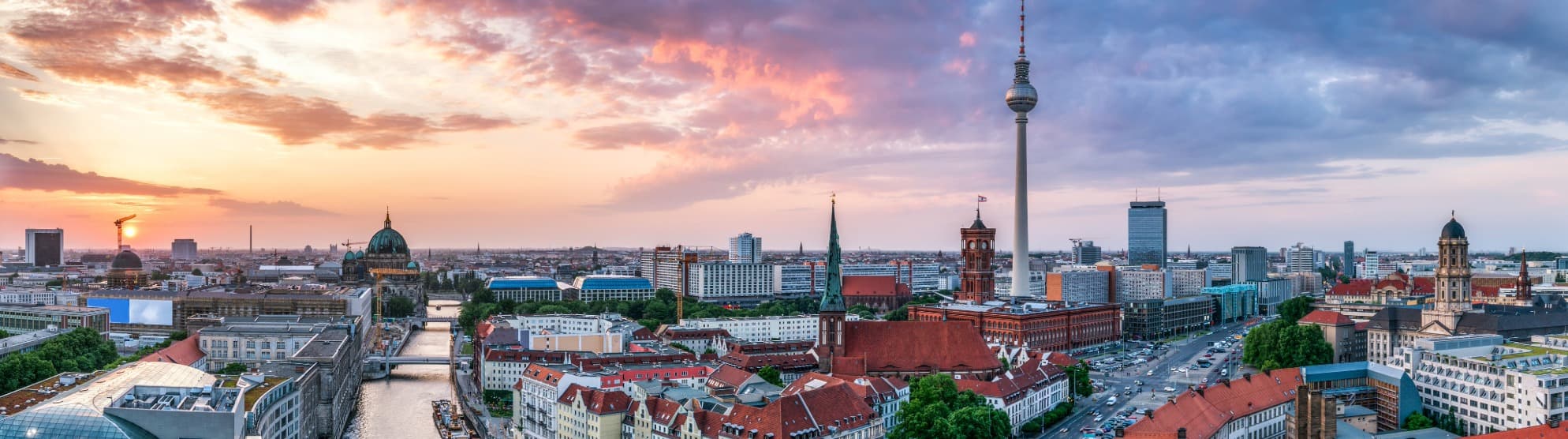 Panorama von Berlin mit Fernsehturm und Stadtzentrum – Symbolbild für die Suche nach einem Umzugsunternehmen in Berlin