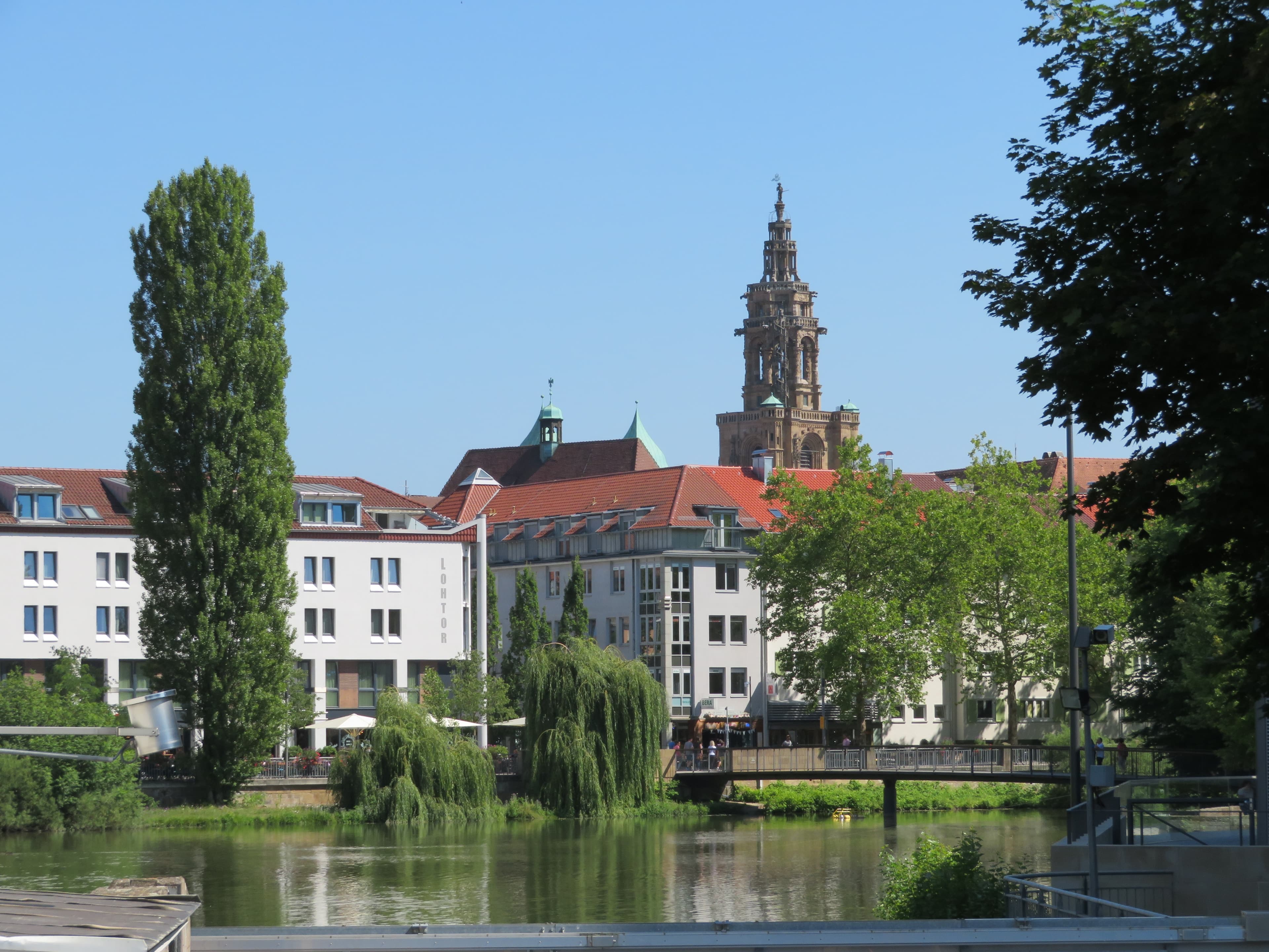 Umzugsunternehmen Heilbronn: Flussufer mit Kilianskirche
