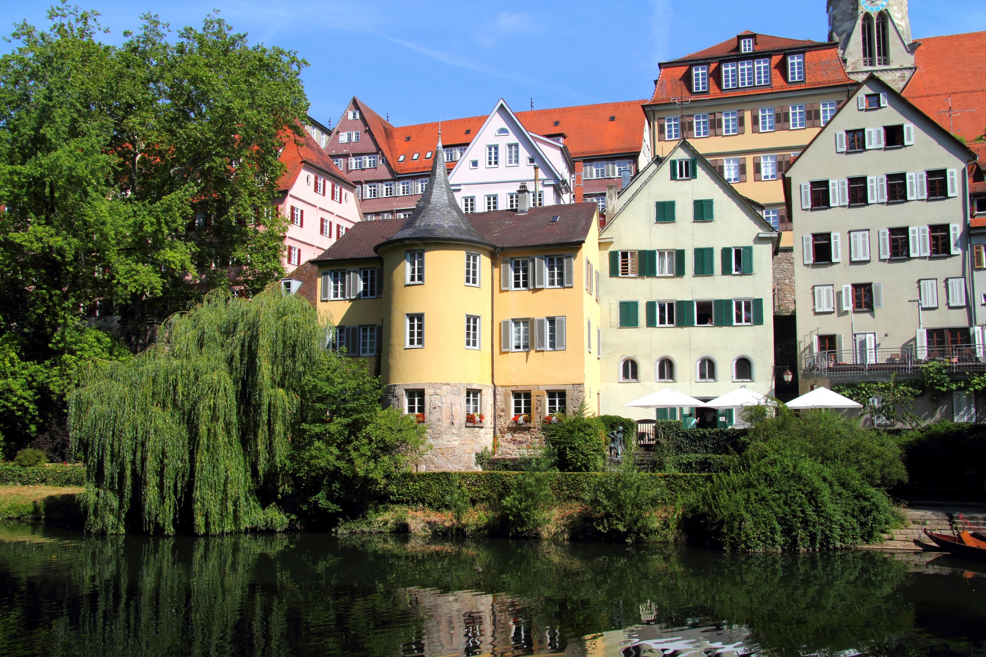 Umzugsunternehmen Tübingen: Hölderlinturm an der Neckarfront
