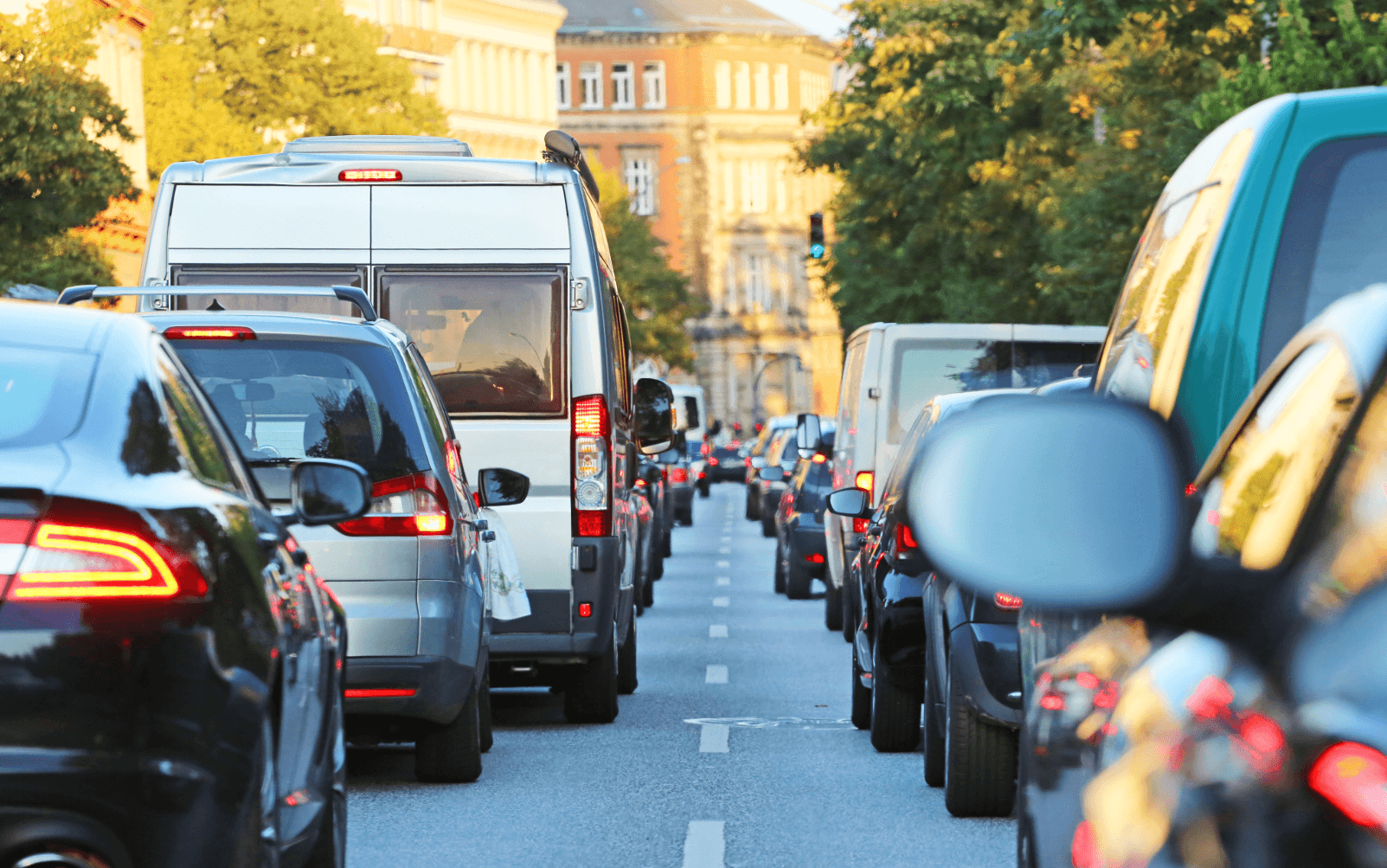 Heavy city traffic complicates metropolitan moves – accessible planning and efficient time management needed