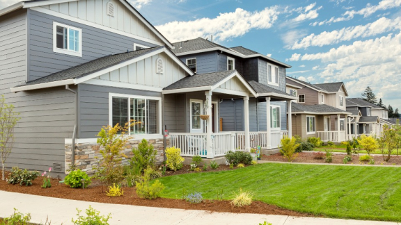 Typical American suburban houses and neighborhood for a fresh start when relocating and moving to the USA with DACHSER & KOLB.