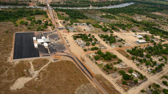 Aerial view of a customs facility and border checkpoint for clearing international moving goods in Brazil by DACHSER & KOLB.