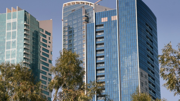Modern high-rise apartment buildings in the UAE for starting a new life after moving with DACHSER & KOLB.