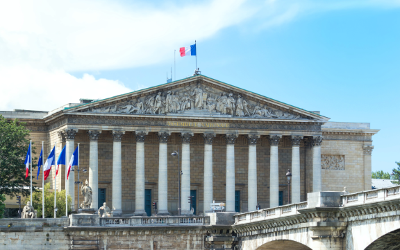 Emigrate to France: Politics