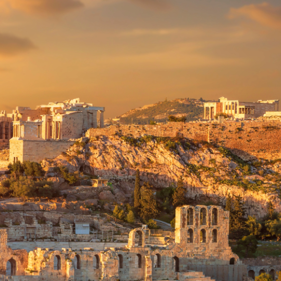 Blick auf die Akropolis und Athen bei Sonnenuntergang
