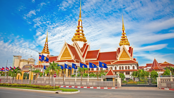 Emigrate to Cambodia: Politics