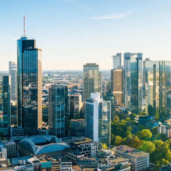 Panoramablick auf Frankfurt am Main – Symbolbild für Ihren Umzug von Berlin nach Frankfurt.