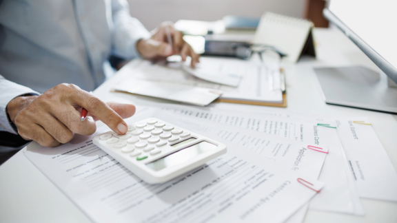 Flotte aus Lkw und Transportern in verschiedenen Größen zur Auswahl des passenden Ladevolumens in Kubikmetern