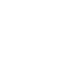 Hand mit Zahnrad und Häkchen – Symbol für effizientere Abläufe und optimierte Transportprozesse