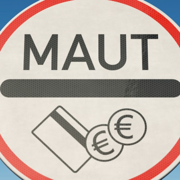 MAUT-Schild an Schranke mit Zahlungsymbolen – Hinweis auf Mautgebühren